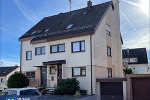 Familienfreundliche Doppelhaushälfte mit Garage, in schöner, ruhiger Wohnlage – Die vollständige Adresse der Immobilie erhältst du vom Anbieter., 71642 Hoheneck, Ludwigsburg – Vorschaubild 1