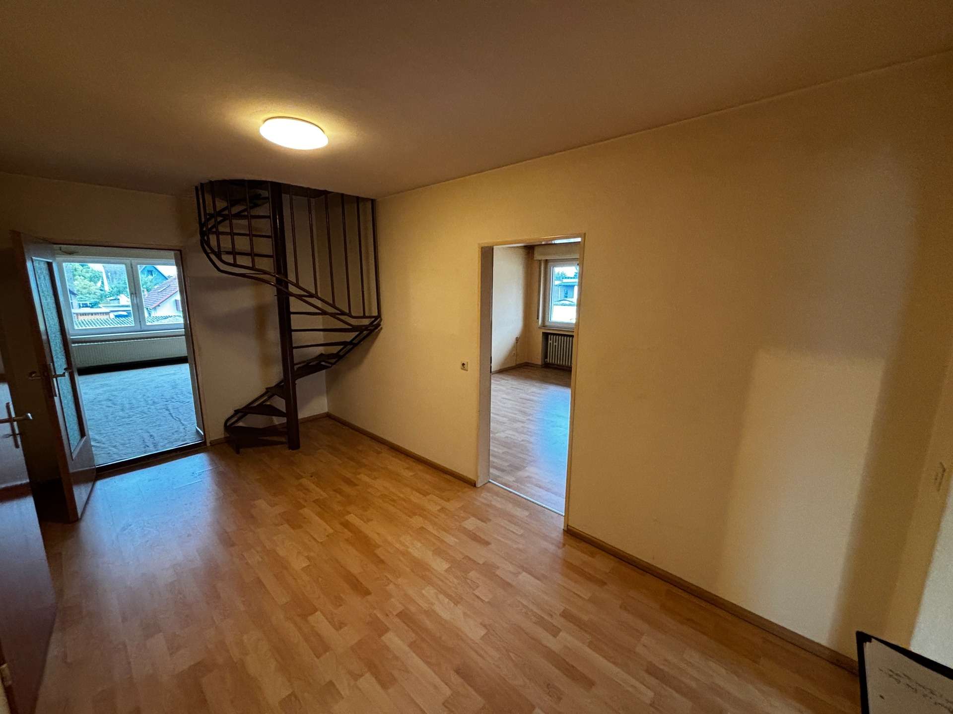 Immobilie in Beverungen - Massives Einfamilienhaus mit Garten und Garagen in Beverungen - Bild 4