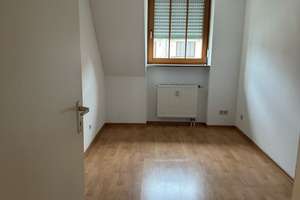 Familienfreundliche 4 Zimmer-Wohnung mit Balkon, Tiefgarage und zusätzlichem Stellplatz in Bobingen – Die vollständige Adresse der Immobilie erhältst du vom Anbieter., 86399 Bobingen – Vorschaubild 5