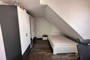 Charmante 2-Zimmer-Dachgeschosswohnung im Herzen von Aachen (teilmöbiliert) – Beeckstraße 1-3, 52062 Kaiserplatz, Aachen – Vorschaubild 5