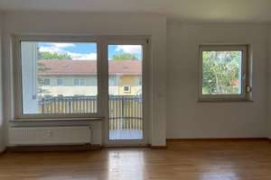 Attraktive 3 Zimmer-Wohnung mit Balkon ! – Gebbertstr. 146, 91058 Sebaldus, Erlangen – Vorschaubild 2