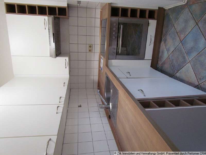 Immobilie in Obertraubling - Denkmalgeschützte 2 ZKB Wohnung im wunderschönen Wasserschloss Gebelkofen - Bild 1