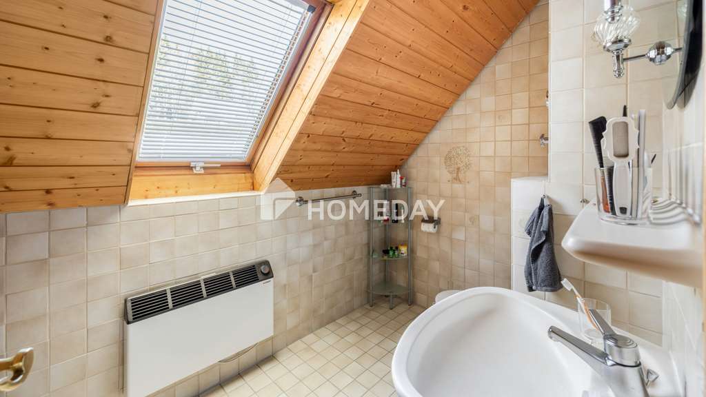 Immobilie in Eisenbach - DG-Wohnung mit Wintergarten, ausgebautem Dachbereich und Ausblick auf den Herrenberg - Bild 4