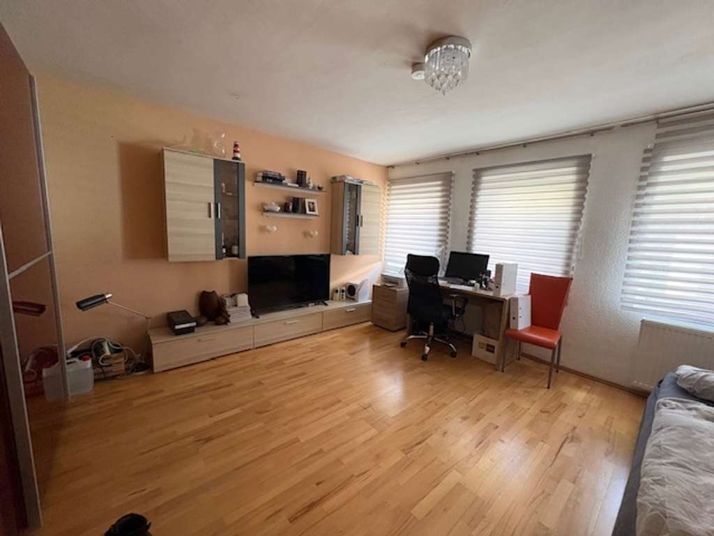 Immobilie in Lichtenstein - Fachwerk-Zweifamilienhaus mit 6 Zimmern, kl. Garten mit Terrasse und Ausbaupotenzial in Lichtenstein - Bild 2