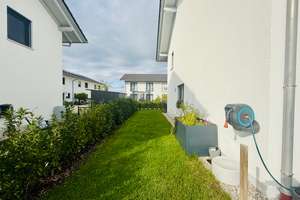 Moderne, energieeffiziente  Doppelhaushälfte mit großem Garten in Poing! – Die vollständige Adresse der Immobilie erhältst du vom Anbieter., 85586 Poing – Vorschaubild 3