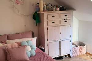 Bezugsfertige, voll möblierte 2-Zimmer-Dachgeschosswohnung mit zwei Balkonen in Düsseldorf-Derendorf – Römerstraße 22, 40476 Derendorf, Düsseldorf – Vorschaubild 2