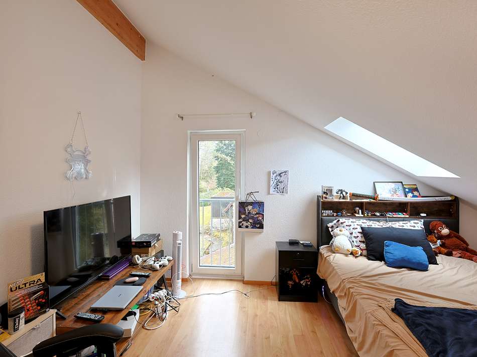 Helles Kinderzimmer im Dach...