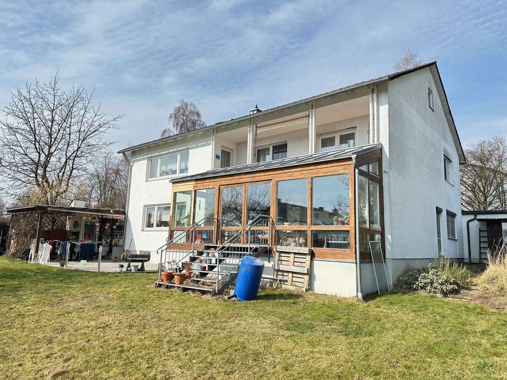 Immobilie in Plattling - Plattling: Gr. Wohnhaus m. Anbau - vermietet - m. ca. 1.000 m2 Grund in zentraler u. ruhiger Lage - Bild 1