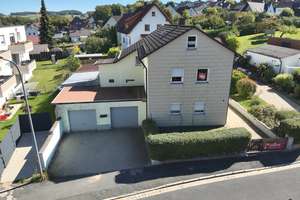 Ein- bis Zweifamilienhaus mit kleinem Garten + Doppelgarage + Nebengebäuden! – Die vollständige Adresse der Immobilie erhältst du vom Anbieter., 91257 Pegnitz – Vorschaubild 1