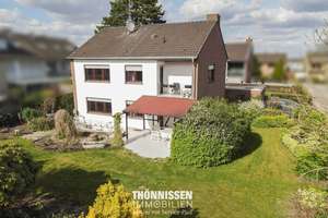 Attraktives 1 - 2 Familienhaus in begehrter Lage von Mönchengladbach-Wickrath – Die vollständige Adresse der Immobilie erhältst du vom Anbieter., 41189 Wickrath-Mitte, Mönchengladbach – Vorschaubild 1