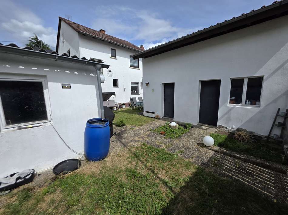 Nebengebäude & Hausansicht