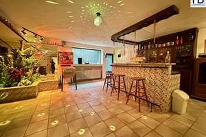 Leben mit Stil: Pool, Sauna, Partyraum – alles unter einem Dach – Die vollständige Adresse der Immobilie erhältst du vom Anbieter., 50126 Bergheim – Vorschaubild 3