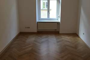 Moderne 3 Zi. Altbau-Wohnung in zentraler Lage