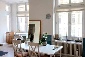 **SONNIGES SINGLE APARTMENT IM SANIERTEN ALTBAU MIT ERKER ** NÄHE FÜRSTENPLATZ ** – Remscheider Str. XX, 40215 Friedrichstadt, Düsseldorf – Vorschaubild 2