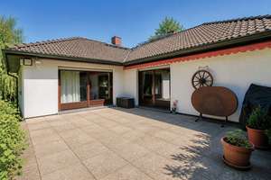 Bezugsfrei: Stilvoller Bungalow am Waldrand – 280 m² Wohn-/Nutzfläche – Die vollständige Adresse der Immobilie erhältst du vom Anbieter., 12307 Lichtenrade, Berlin – Vorschaubild 2
