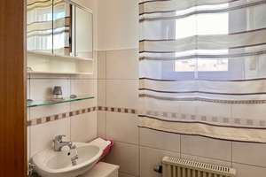 Großzügiges Fertighaus mit separater Wohnung und Doppelgarage in ruhiger Wohnlage. – Die vollständige Adresse der Immobilie erhältst du vom Anbieter., 61267 Neu-Anspach – Vorschaubild 7