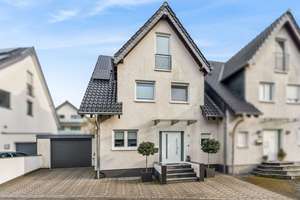 Einfamilienhaus-Traum auf vier Ebenen mit PV-Anlage und Garage im Gurkenland von Düsseldorf-Eller