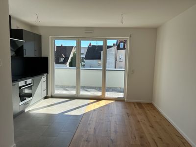 mio: 2-Zimmer Penthouse-Wohnung mit EBK und Dachterrasse! DH C12