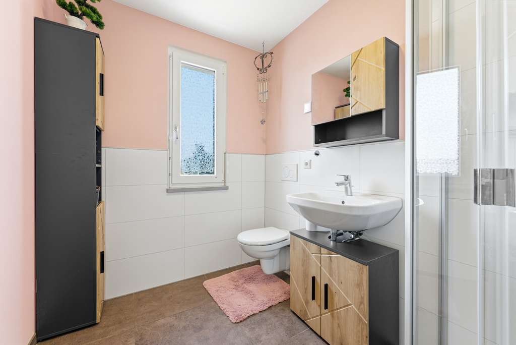 Immobilie in Pemfling - Neuwertiges Einfamilienhaus (Bj. 2020) mit großzügigem Grundstück in Pemfling! - Bild 4