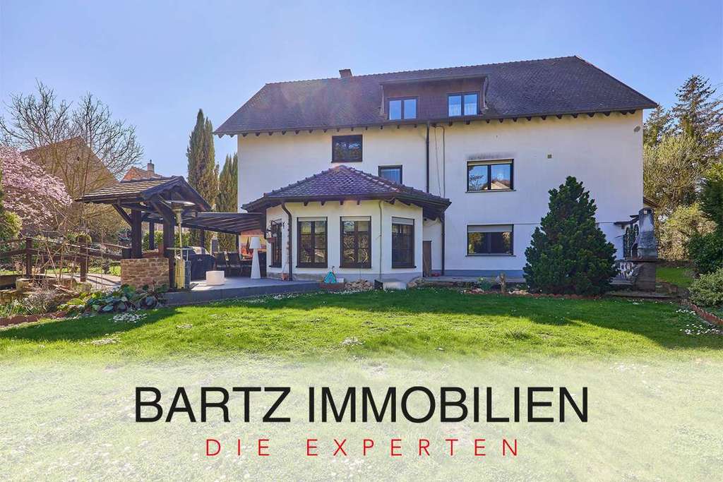 Immobilie in Mertesheim - Einzigartiges Anwesen mit viel Platz für Wohnen und Arbeiten mit traumhafter Gartenanlage und Pool - Bild 0