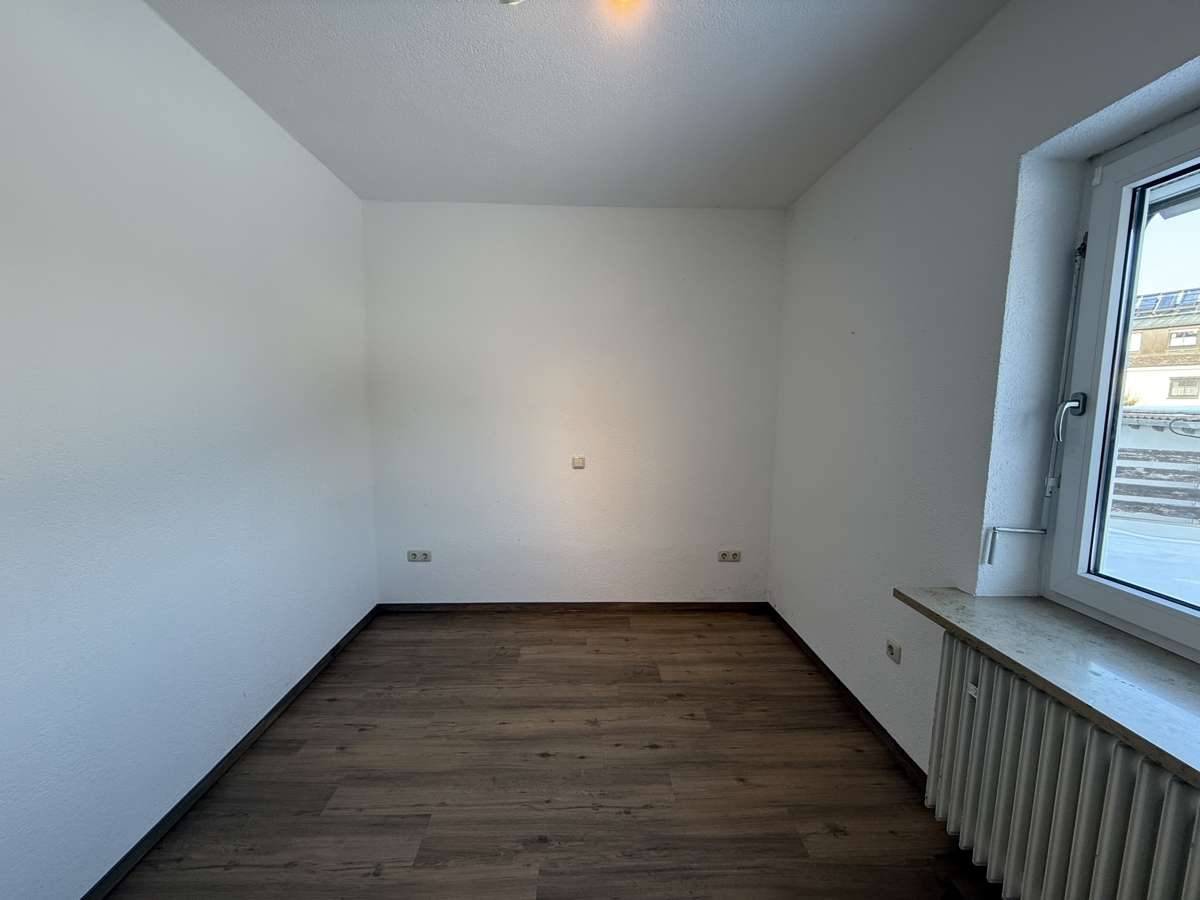 Immobilie in Mitterteich - Renovierungsbedürftiges Wohnhaus mit Garage in Mitterteich! - Bild 2