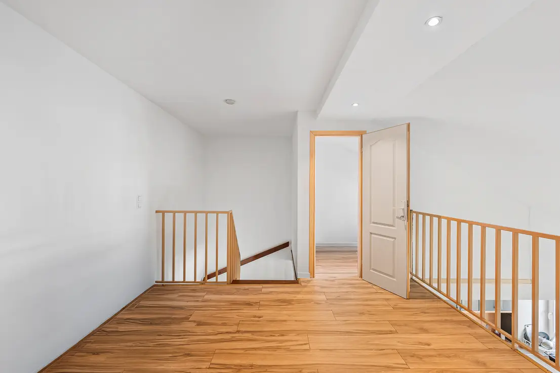 Seltenheit in Obersendling: Galeriewohnung mit Westbalkon