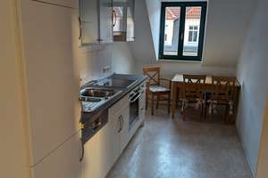 Ab 1.6. teilmöblierte 2-Raum-Wohnung (inkl. Einbauküche, Küchenmöbel) Balkon, Stellplatz