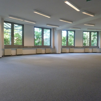 STOCK - Einzigartiges Gebäude | Modern | große Fenster