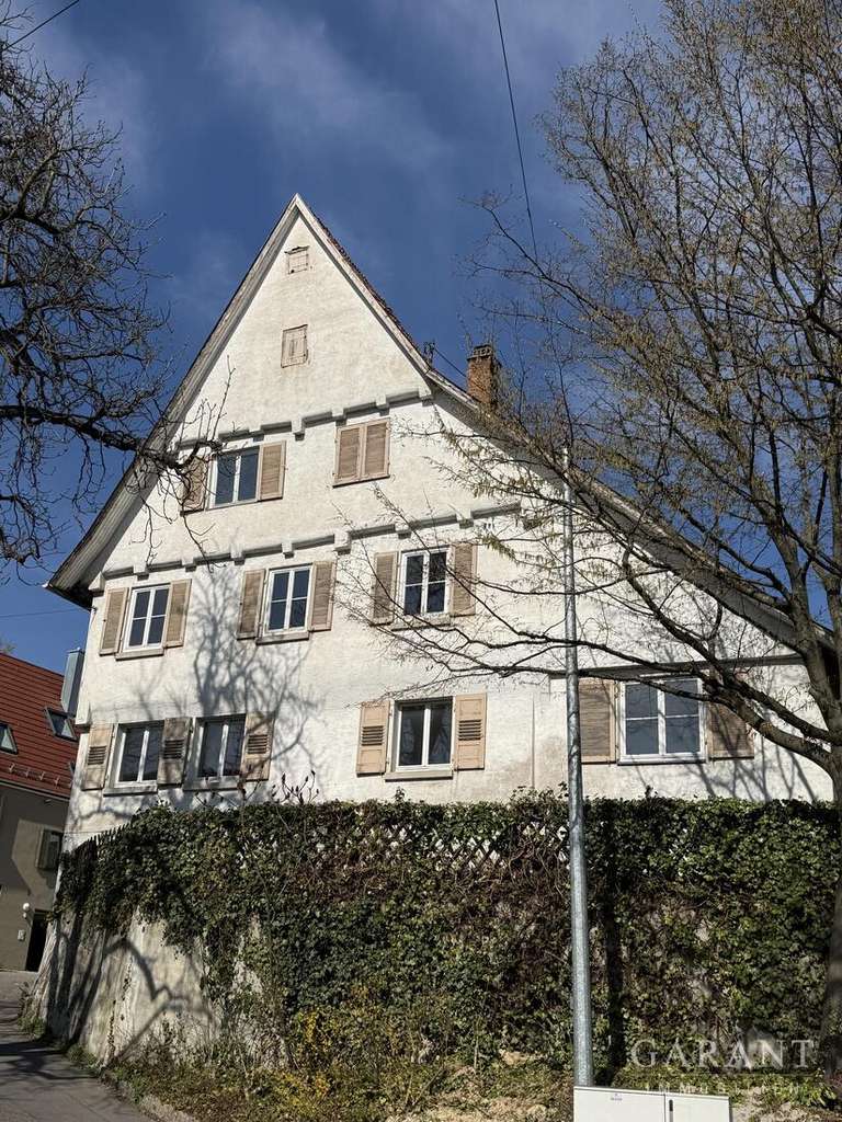 Immobilie in Fellbach - Ehemaliges Weinberghaus mit Entwicklungspotenzial im Ortskern von Fellbach-Schmiden! - Bild 0