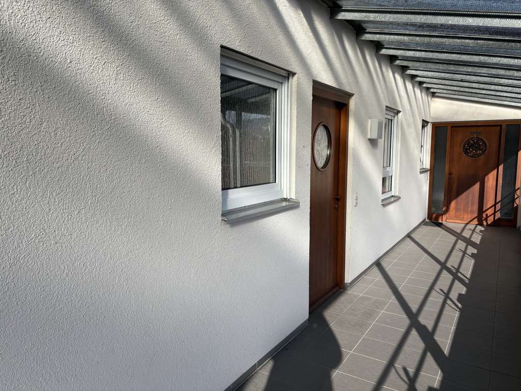 Immobilie in Donzdorf - Kompakte DG-Wohnung in Seniorenanlage mit Balkon und TG-Stellplatz. Sofort frei! - Bild 3