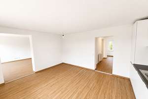 **Schicke, hochwertig ren. DHH mit toller EBK, schönem Garten u. Garage, Hallbergmoos (S8)** – Die vollständige Adresse der Immobilie erhältst du vom Anbieter., 85399 Hallbergmoos – Vorschaubild 3