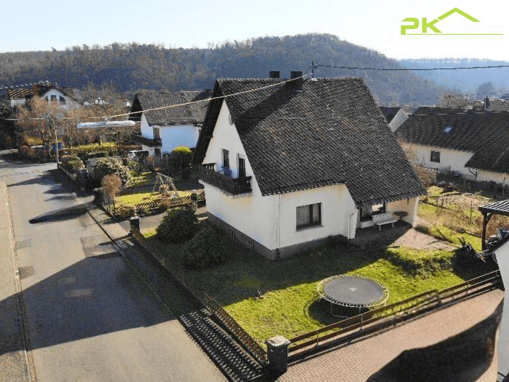 Immobilie in Heiligenroth - Freistehendes EFH in Heiligenroth mit Potenzial: Viel Platz für Kinder, Hobbys & Mehrgenerationen - Bild 1