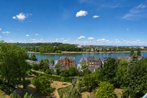 Großzügiges Wohnhaus mit Rheinblick und Potenzial für bis zu drei Wohneinheiten