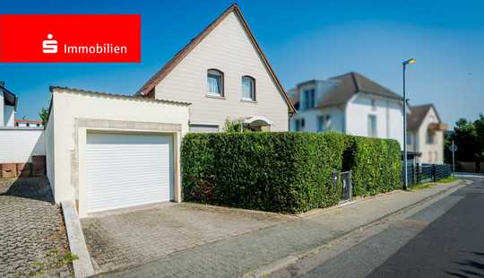 Bild von Eschborn: Freistehendes Einfamilienhaus mit Wohlfühlcharakter und gepflegtem Garten 