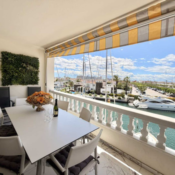 DUPLEX MIT TOURISTISCHER GENEHMIGUNG UND BLICK IN EMPURIABRAVA