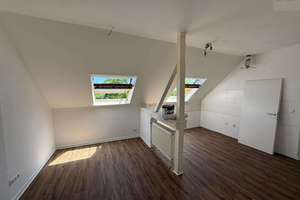 sanierte Dachgeschoss Wohnung mit Tageslichtbad