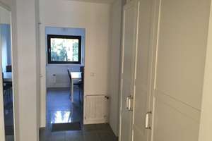 Schicke, sehr helle teilmöblierte Wohnung mit Blick ins Grüne - Essen-Bredeney – Meckenstocker Weg 2b, 45133 Bredeney, Essen – Vorschaubild 3