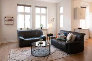 Provisionsfrei: Renovierte 2-Zimmer-Altbauwohnung am Schillerpark 