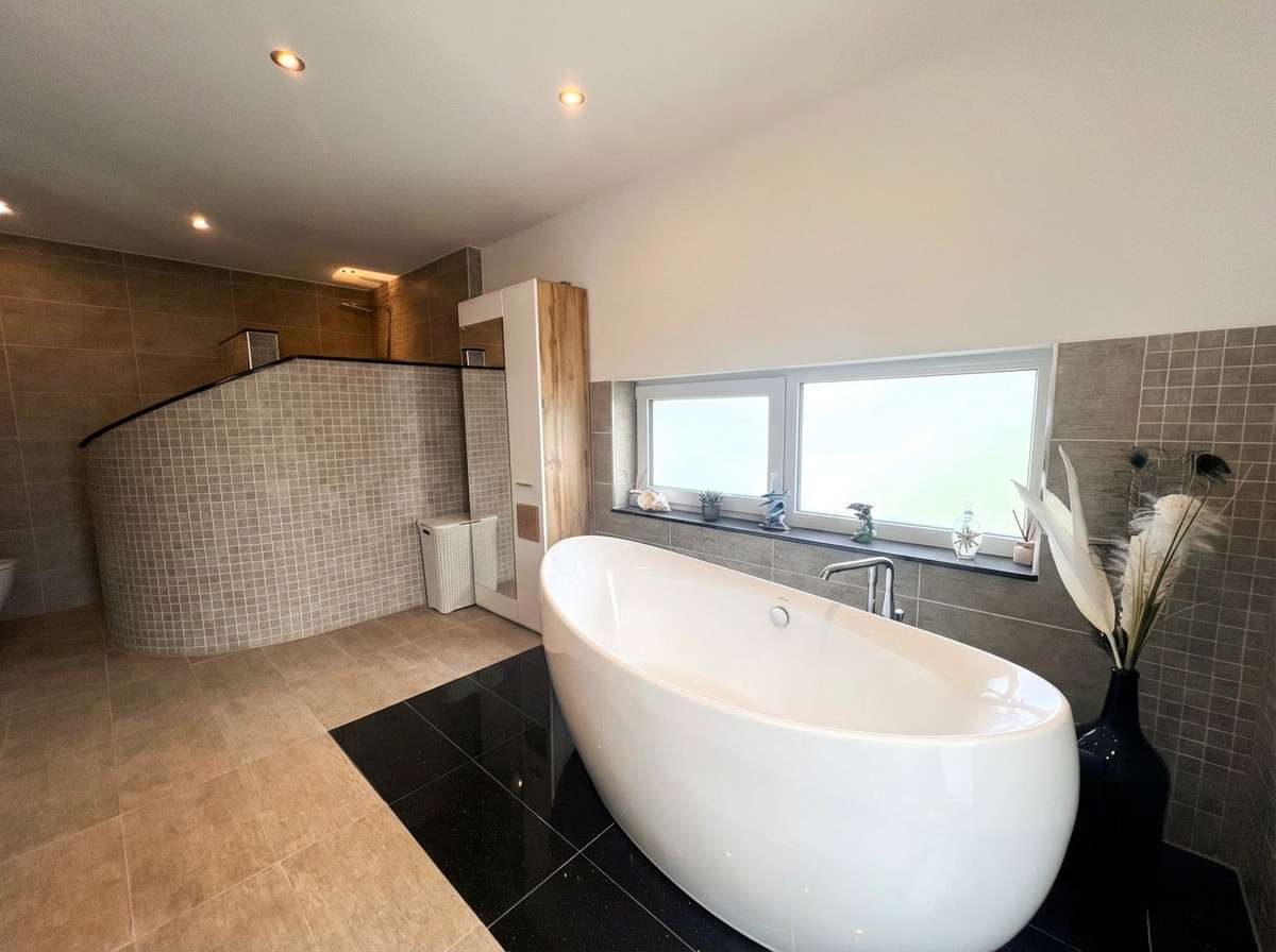 Immobilie in Herbertingen - Zwei Häuser, ein Traum - modernes Wohnen mit vielseitigen Möglichkeiten auf großzügigem Grundstück! - Bild 3