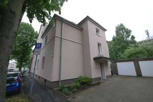 Sehr gepflegte 2,5 Raum-Dachgeschoss-Wohnung mit modernem Badezimmer in guter Lage von Buer-Mitte.