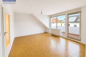Renovierte 2-Zimmer-Dachgeschosswohnung mit Balkon und Stellplatz