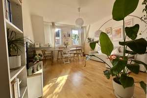 Schöne 2-Zi.-Altbau-Wohnung mit Balkon