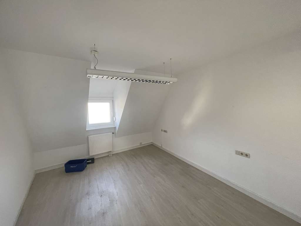 Immobilie in Gerlingen - behaglich und zentral - 3 1/2 Zi. DG-Wohnung - Stadtmitte Gerlingen - Bild 4