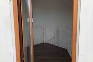 Helles Wohnjuwel auf 2 Ebenen: 2,5-Zi.-Galerie-Wohnung mit Balkon, große Dachterrasse & Stellplatz  – Niemöllerallee 17, 81739 Altperlach, München – Vorschaubild 4