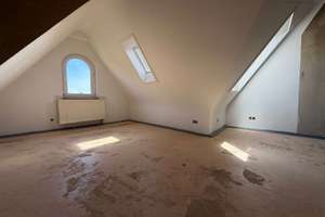 Sanierungsobjekt mit Potenzial – 2,5-Zimmer-Dachgeschosswohnung im Jugendstilhaus – Die vollständige Adresse der Immobilie erhältst du vom Anbieter., 70191 Nordbahnhof, Stuttgart – Vorschaubild 3