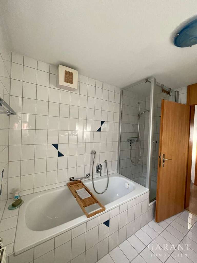 Immobilie in Böbingen an der Rems - Stilvoll Wohnen oder clever investieren - 3 1/2 Zi.-Whg. mit 2 Balkonen und Garage, in ruhiger Lage! - Bild 4
