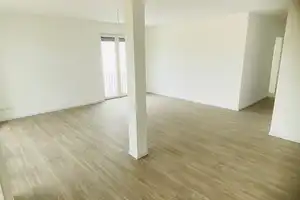 Moderne 3 Zi. Wohnung (EG) mit großer Loggia, Einbauküche und Tiefgaragenplatz in Wob-Wendschott! – Alte Schulstr. 31 B, 38448 Wolfsburg – Vorschaubild 3