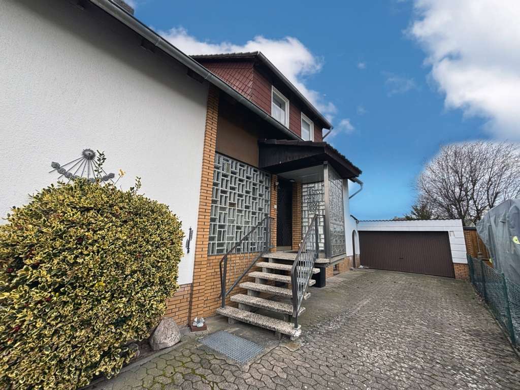 Immobilie in Garbsen - Großzügiges Einfamilienhaus mit großem Garten in begehrter Lage von Garbsen! - Bild 2