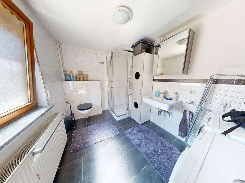 EG Bad mit Waschmaschinenan...