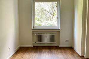 Modernes Wohnglück! Renovierte 2-Zimmer-Wohnung, modernes Wannenbad, separate Küche, Aufzug – Alteburger Straße 290, 50968 Bayenthal, Köln – Vorschaubild 10
